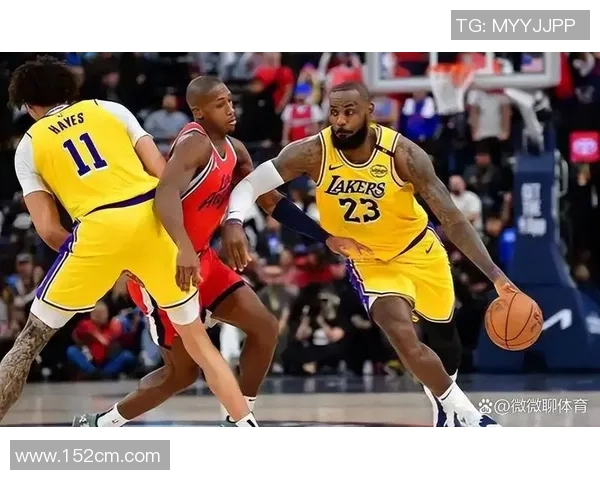 火箭队挑战湖人队勒布朗詹姆斯的精彩对决引发球迷热议