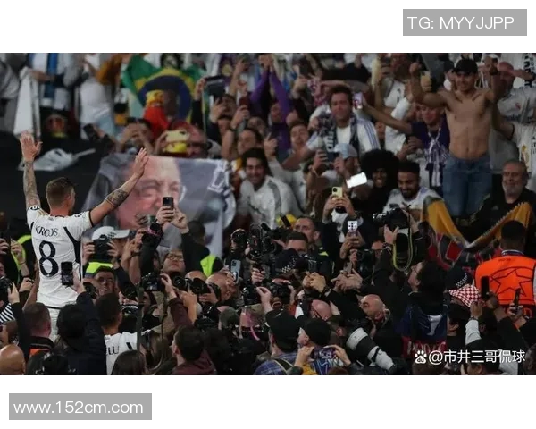 欧冠门票系统瘫痪数万球迷排队12小时争抢梦寐以求的入场券