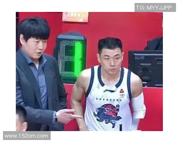 高诗岩：从青涩新星到篮球场上的闪耀巨星成长之路